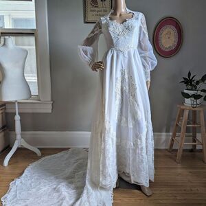 Vintage 1970s Bridallure Wedding Dress Floral Lace Gown Train Bridal Maxi Size 4